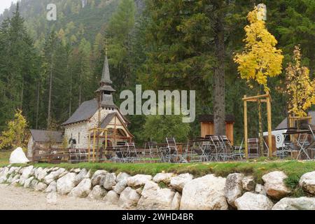 Kapelle am Pragser See im Naturpark Fanes Sennes Prags, Dolomiten, Alpen, Provinz Bozen, Trentino-Südtirol, Südtirol, Südtirol, Italien, Italien Stockfoto