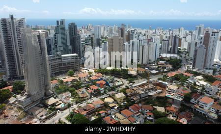 salvador, bahia, brasilien - 23. november 2023: Luftaufnahme von Wohnhäusern in der Stadt Salvad Stockfoto