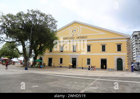 salvador, bahia, brasilien - 29. januar 2024: Souvenirs zum Verkauf im Mercado Modelo, im alten Zentrum der Stadt Salvador. Stockfoto