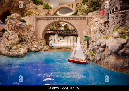 Miniatur Wunderland Hamburg in Deutschland, Fluss in südfrankreich, Museum mit Miniatur-Modellbau der Welt, 12.12..2023 Stockfoto