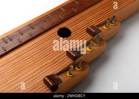 Vintage Zither Saiten Musical Instrument Strings Griffbrett Soundhole Bridge Pins Old Traditional Eastern European Stockfoto