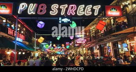 SIEM Reap, Camboda, 5. Juli 2019 - Siem Reaps berühmte Pub Street mit einer Reihe von lebhaften Bars, Restaurants, Tanzclubs, Unterhaltung und Shows Stockfoto