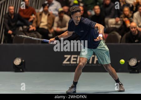 Oslo, Norwegen 09. Februar 2024 Gael Monfils aus Frankreich spielt einen Vorhandschuss gegen Alex de Minaur aus Australien während des Round Robin Ultimate Tennis Showdown Turniers in der Telenor Arena in Oslo, Norwegen Stockfoto