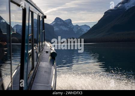 Bootsfahrt auf dem Maligne Lake nach Spirit Island, Jasper National Park Stockfoto