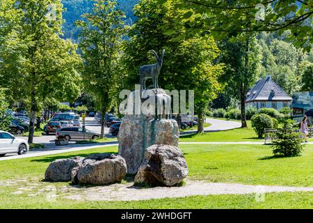 Steinbock-Denkmal in Schönau am Königssee, Berchtesgadener Land, Bayern, Deutschland, Europa Stockfoto