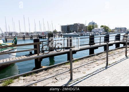 Blick von der Promenade auf den Alten Strom in Warnemünde, Hansestadt Rostock, Ostseeküste, Mecklenburg-Vorpommern, Deutschland, Europa Stockfoto