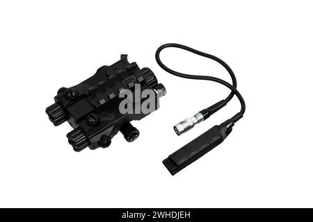 Modernes Laservisier. Zielbezeichner für Infrarotlaser. Ein zusätzliches Waffenzubehör für akkurates Schießen. Isolieren auf weißem Hintergrund. Stockfoto
