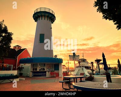 Fisherman's Village in Marina del Rey, Kalifornien, bei Sonnenuntergang Stockfoto