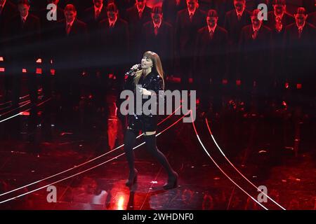 Sanremo, Italien. Februar 2024. Annalisa perfermer während der 74. Ausgabe des SANREMO Italian Song Festivals im Ariston Theatre in Sanremo, Norditalien - Freitag, 9. FEBRUAR 2024. Unterhaltung. (Foto: Marco Alpozzi/LaPresse) Credit: LaPresse/Alamy Live News Stockfoto