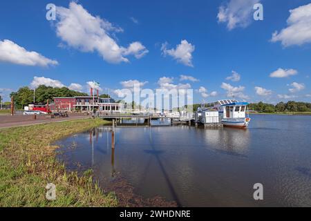 Anlegeplatz, Passagierschiffschiff MS ëSpitzhörnë Bari¬‚eler Hafen auf der Soeste in Bari¬‚el, vereinheitlichte Gemeinde im Landkreis Cloppenburg, Niedersachsen, Stockfoto