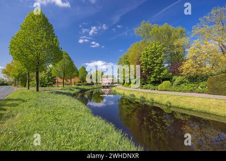 Klappbrücke über den Großefehn-Kanal, Westgroßefehn, Gemeinde Großefehn, Landkreis Aurich, Niedersachsen, Stockfoto