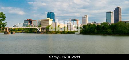 Arkansas River und Skyline von Little Rock, Hauptstadt von Arkansas – USA Stockfoto