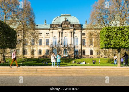 Dresden, Elbufer, Königsufer, Promenade, Japanisches Schloss, Naturkundemuseum und Ethnologisches Museum Stockfoto