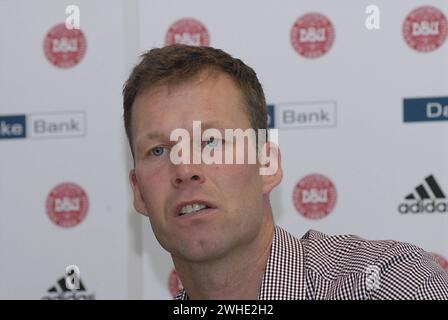 Kopenhagen / Dänemark.  Die dänische Fußballnationalmannschaft, Chefcouch/Trainer Morten Olsen und U20-Fußballnationaltrainer Morten Wieghorst, halten eine gemeinsame Pressekonferenz im Haus der dänischen fußballunion in Brondby Danish National Ab, Ein Team-Vers-Turket-Spiel willæ findet am Mittwoch, den 14. November 2012 um 8,00 Uhr dänischer Zeit in der Türk Telekom statt Arena, Istanbul und U20 spielen am Mittwoch, 14. November 2012 um 12,30 Uhr dänischer Zeit im Cebzespor Alaattin Kurt Stadium in Instanbul, Türkei, hohe Spieler und Werte spielen heute am Montag, 5. november 2012 Energie (Foto: Francis Joseph Dean/de Stockfoto