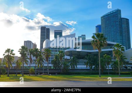 MIAMI, FL - 2. Februar 2024 - Blick auf das Kaseya Center, ehemals FTX Arena und American Airlines Arena, eine Mehrzweck-Sportarena in Miami, Florida Stockfoto