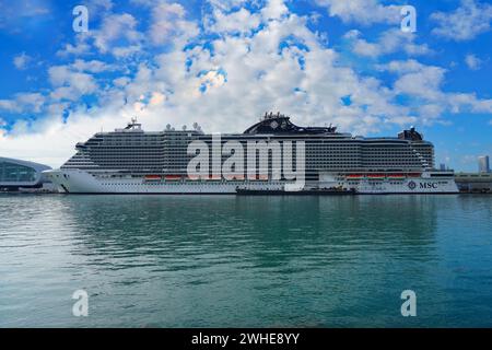 MIAMI BEACH, FL - 3. Februar 2024 - Blick auf das MSC Seascape Kreuzschiff in Port Miami in Florida, USA, am Atlantik. Stockfoto