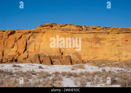 Foto von Pueblo Bonito, Chaco Culture National Historical Site, Nageezi, New Mexico, USA an einem kalten Winternachmittag. Kannst du dir vorstellen, in Th zu leben Stockfoto