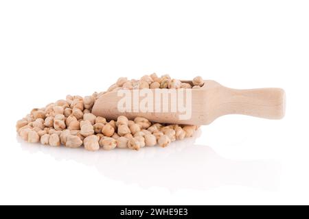 Ungekochte Kichererbsen und Holzlöffel Stockfoto