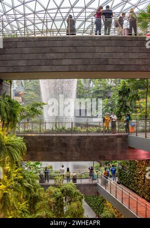 300 Fuß Rain Vortex am Flughafen Changi, Singapur Stockfoto