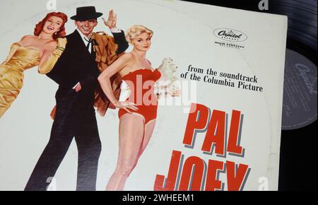 Viersen, Deutschland - 9. Januar. 2024: Nostalgisches Soundtrack-Cover des Comedy-Musikfilms Joey mit Frank Sinatra, Kim Novak und Rita Hayworth 1957 Stockfoto