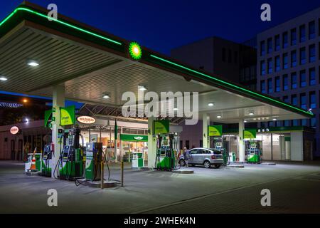 "08.06.2019, Polen, Wielkopolska, Posen - BP-Tankstelle. 00A190608D182CAROEX.JPG [MODELLVERSION: NEIN, EIGENSCHAFTSFREIGABE: NEIN (c) caro Images / Bastian Stockfoto