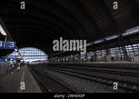 "24.01.2024, Deutschland, Bremen, Bremen - leer am Bremer Hauptbahnhof während des bundesweiten Streiks der zugführergewerkschaft GDL. 00A240124D040CARO Stockfoto