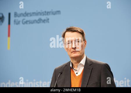 '15.01.2024, Deutschland, Berlin, Berlin - Bundesminister für Gesundheit Prof. Dr. Karl Lauterbach auf einer Pressekonferenz in seinem ministerium. 00R240115D033CAR Stockfoto