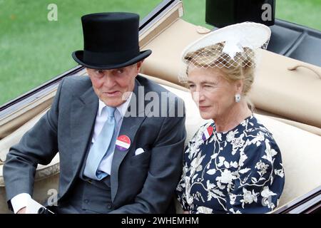 '20.06.2023, Großbritannien, Windsor, Ascot - Charles Wellesley, 9. Duke of Wellington, und seine Frau Prinzessin Antonia, Herzogin von Wellington, kommen in Royal ASC an Stockfoto