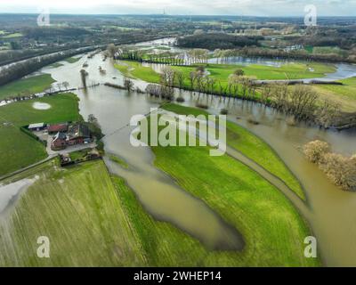 "07.01.2024, Deutschland, Nordrhein-Westfalen, Dorsten - Hochwasser an der Lippe, Fluss im Ruhrgebiet, Felder, landwirtschaftliche Flächen der Landwirte Stockfoto