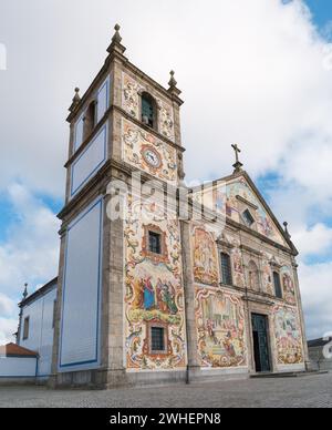 Handbemalte Tafeln aus traditionellen portugiesischen Fliesen Stockfoto