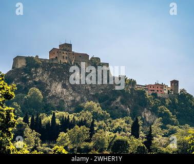 Die Klippe von Verucchio: Stadtteil im Marecchia-Tal, Provinz Rimini, Emilia-Romagna, Italien Stockfoto