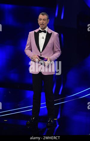 Sanremo, Italien. Februar 2024. Amadeus-Darsteller während der 74. Ausgabe des SANREMO Italian Song Festivals im Ariston Theatre in Sanremo, Norditalien - Freitag, 9. FEBRUAR 2024. Unterhaltung. (Foto: Marco Alpozzi/LaPresse) Credit: LaPresse/Alamy Live News Stockfoto