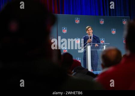 Las Vegas, USA. Februar 2024. Peter O'Reilly, NFL Executive Vice President, Club Business, League Events & International, spricht am 9. Februar 2024 auf der NFL Super Bowl International Press Conference im Mandalay Bay North Convention Center in Las Vegas, Nevada. (Travis P Ball/SIPA USA) Credit: SIPA USA/Alamy Live News Stockfoto