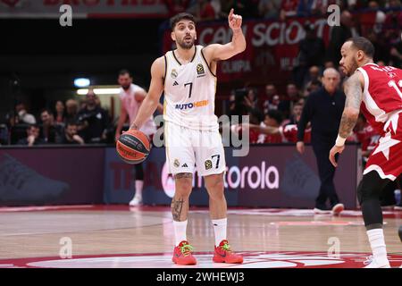 Mailand, Italien. Februar 2024. Italien, Mailand, 8. februar 2024: Facundo Campazzo (Real Madrid) gibt Ratschläge im 1. Quartal während des Basketballspiels EA7 Emporio Armani Milan vs Real Madrid, EuroLeague 2023-24 Runde 26 (Credit Image: © Fabrizio Andrea Bertani/Pacific Press Via ZUMA Press Wire) NUR REDAKTIONELLE VERWENDUNG! Nicht für kommerzielle ZWECKE! Stockfoto