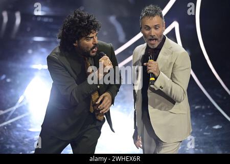 Sanremo, Italien. Februar 2024. Renga mit Nek-Interpret während der 74. Ausgabe des SANREMO Italian Song Festivals im Ariston Theatre in Sanremo, Norditalien - Freitag, 9. FEBRUAR 2024. Unterhaltung. (Foto: Marco Alpozzi/LaPresse) Credit: LaPresse/Alamy Live News Stockfoto