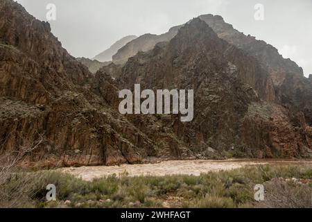 Schneesturm über Granite Rapids im Grand Canyon Stockfoto