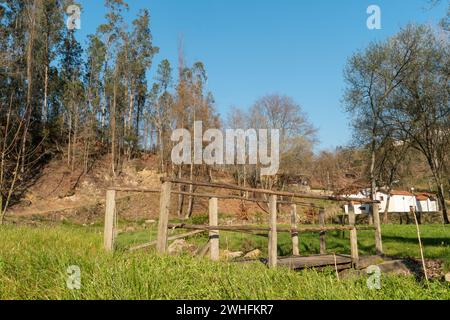 Fußgänger-Holzbrücke Stockfoto