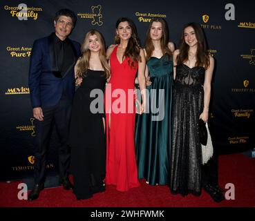 Hollywood, USA. Februar 2024. Alejandro Gomez Monteverde, Estela Ines Monteverde und Ali Landry kamen bei der 31. Annual MovieGuide Awards Gala im Avalon Hollywood am 9. Februar 2024 in Hollywood, KALIFORNIEN. © Tammie Arroyo/AFF-USA.com Credit: AFF/Alamy Live News Stockfoto