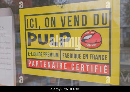 Bordeaux , Frankreich - 02 05 2024 : Logo-Zeichen und Markentext e-Liquid für E-Zigaretten-Werbung im Fassadenverkauf Stockfoto