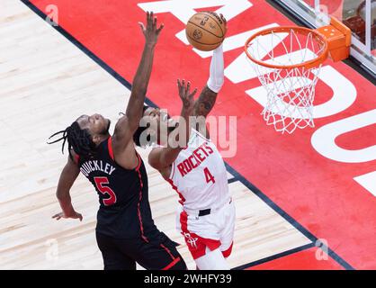 Toronto, Kanada. Februar 2024. Jalen Green (R) von Houston Rockets spielt 2023-2024 in Toronto, Kanada, während des regulären NBA-Saisonspiels zwischen Toronto Raptors und Houston Rockets am 9. Februar 2024. Quelle: Zou Zheng/Xinhua/Alamy Live News Stockfoto