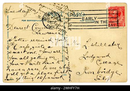 Rückseite der ursprünglichen Postkarte aus der Zeit der 1920er Jahre - mit George V One Penny Red Stamp vom 12. Oktober 1922, Großbritannien Stockfoto