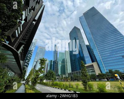 Singapur, 26. Januar 2024. Architektonische Elemente der modernen Stadt. Berühmte Marina Sands Bay mit ihren Wahrzeichen. Stockfoto