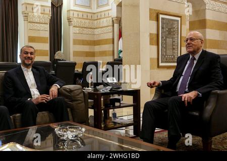 Beirut, Libanon. Februar 2024. Der iranische Außenminister Hossein Amir-Abdollahian (L) trifft in Beirut mit dem libanesischen Premierminister Najib Mikati zusammen. Marwan Naamani/dpa/Alamy Live News Stockfoto