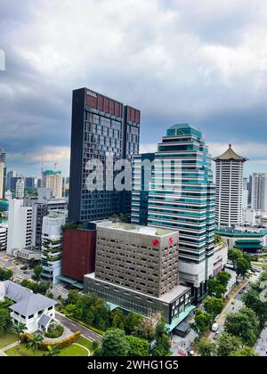 Singapur, 26. Januar 2024. Architektonische Elemente der modernen Stadt. Geschäftige zentrale Gegend voller Hotels und Einkaufszentren. Stockfoto