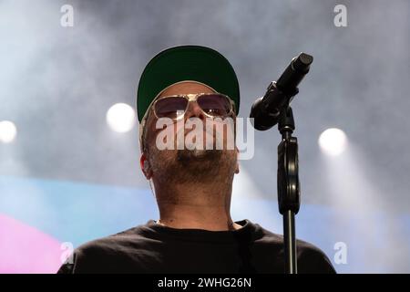 Stuttgart FanTa4 auf den JazzOpen in Stuttgart 2023 FanTa4 auf den JazzOpen in Stuttgart 2023. Die Fantastischen vier Fanta4 sind eine deutsche Hip-Hop Band aus Baden-Württemberg mit Michael Bernd Schmidt Smudo, Thomas Dürr Hausmeister, Thomas D und Michael Beck Michi Beck bzw. Dee Jot Hausmarke. Produzent ist das vierte Mitglied Andreas Rieke alias and.Ypsilon, Manager der Gruppe ist seit 1989 Andreas Läsker. Hier im Bild Michael Bernd Schmidt alias Smudo. *** Stuttgart FanTa4 bei den JazzOpen in Stuttgart 2023 FanTa4 bei den JazzOpen in Stuttgart 2023 die Fantastischen vier Fanta4 sind Deutsche Stockfoto