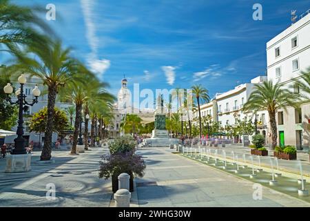 San Juan de Dios Platz in Cadiz in Andalusien mit Blick auf das Rathaus und das Moret Memorial Stockfoto