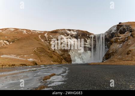 Der wunderschöne Wasserfall Skogafoss in Island, Europa Stockfoto
