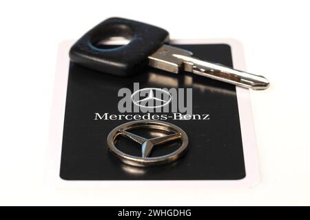 Autoschlüssel für einen Mercedes. Mercedes-Benz ist eine eingetragene Handelsmarke für Automobile der Mercedes-Benz Group. Symbolfoto, Themenfoto *** Fahrzeugschlüssel für einen Mercedes Mercedes Benz ist eine eingetragene Marke für Automobile der Mercedes Benz Gruppe Symbol Foto, Themenfoto Foto:XB.xSchubertx/xFuturexImagex mercedes 4213 Stockfoto