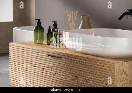 Nahaufnahme des Waschbeckens mit Spiegel an der grauen Wand, Holzschrank mit weißem Keramikwaschbecken und schwarzem Wasserhahn im minimalistischen Badezimmer. Seitenansicht. Stockfoto