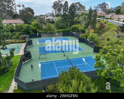 Luftaufnahme der Freizeiteinrichtungen mit Tennis in einer privaten Wohnsiedlung in La Jolla Stockfoto